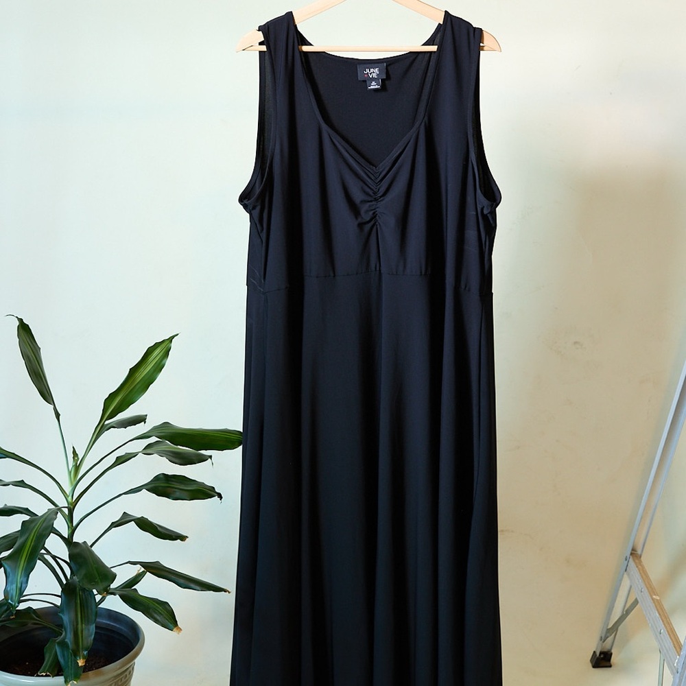 Elegant Black Sleeveless Dress